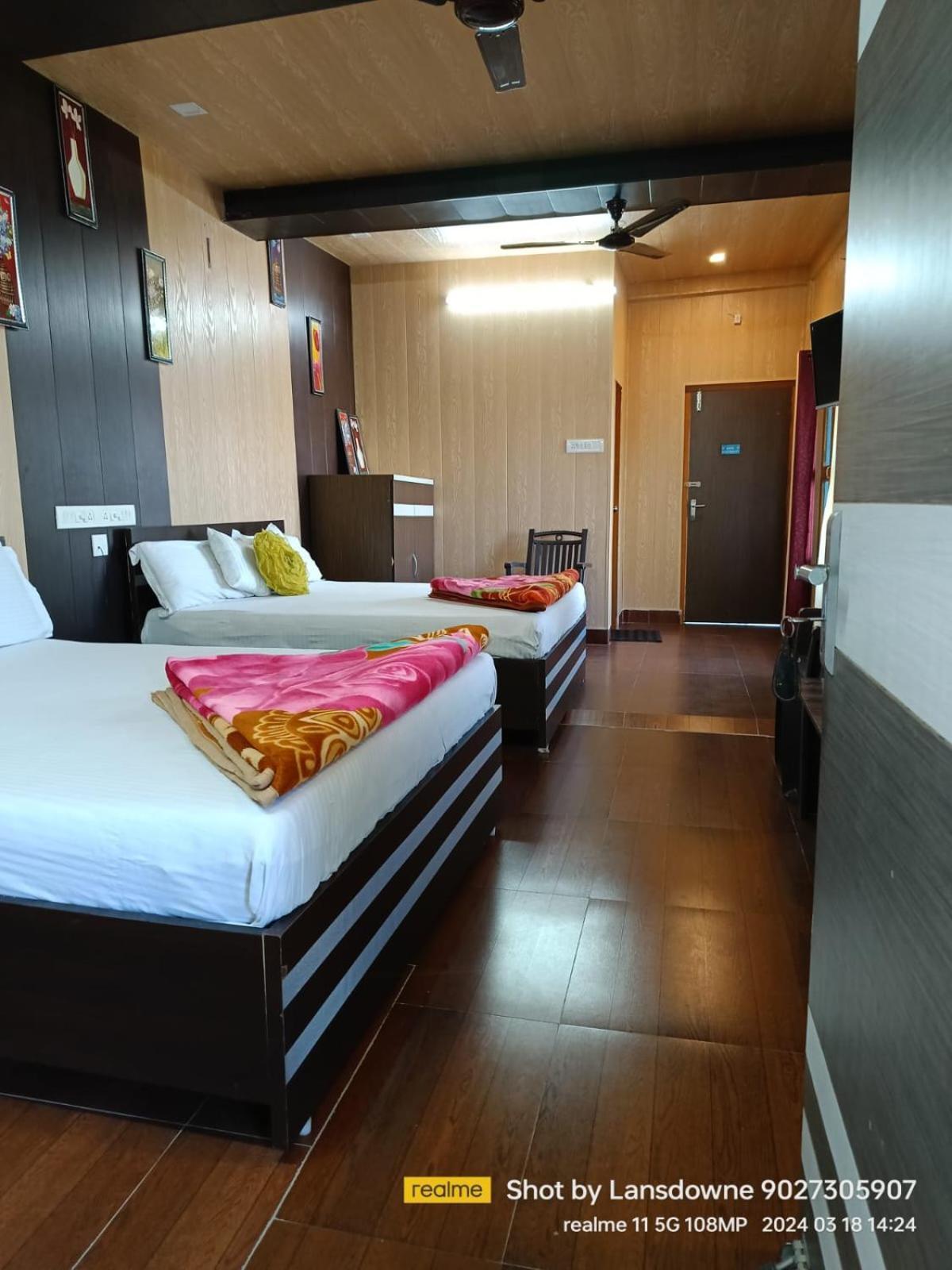Joshi Holiday Home Stay ランズドーン エクステリア 写真